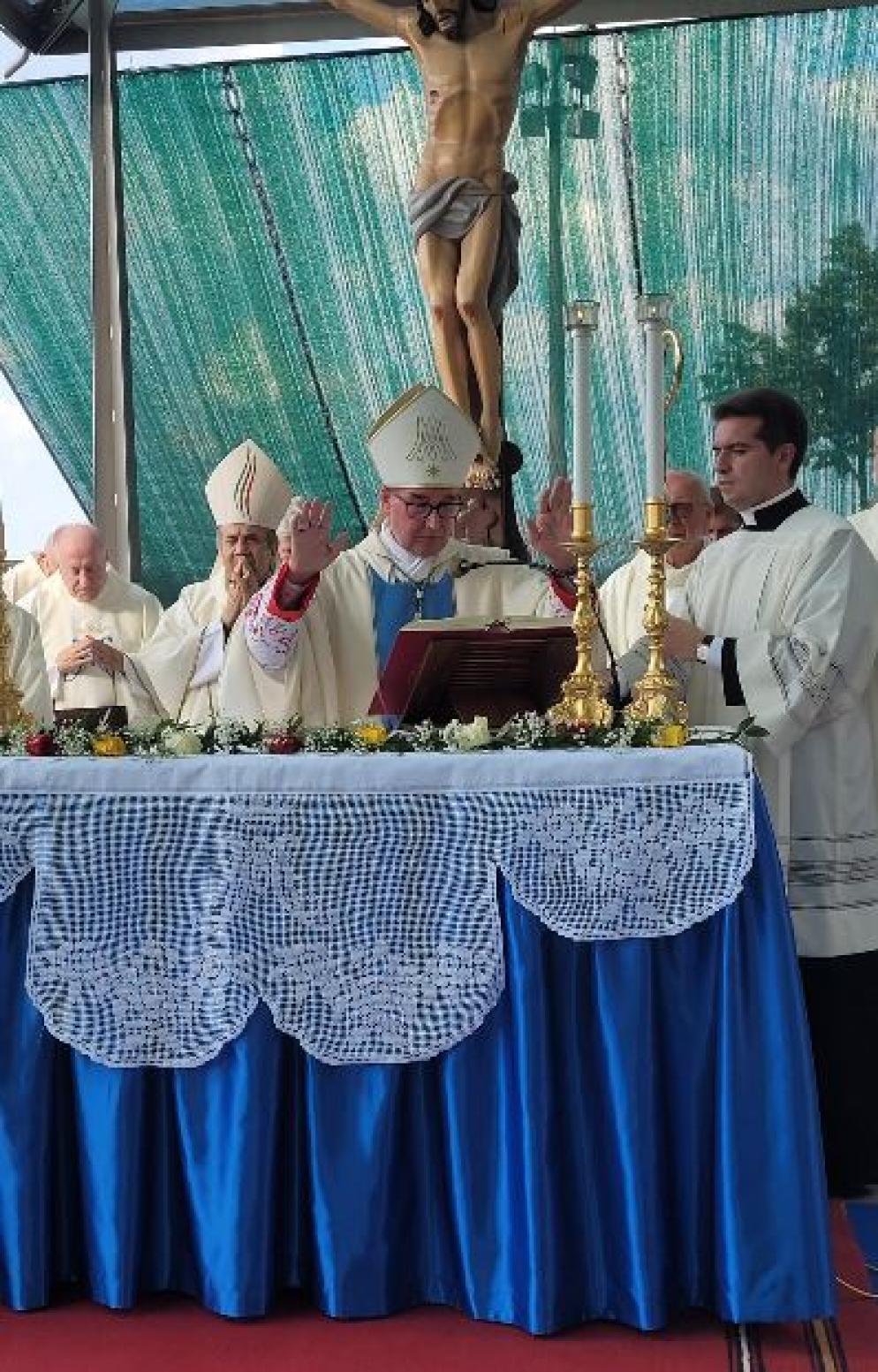La Messa con il vescovo Tremolada al santuario di Maria Rosa Mistica - Riccardo Caniato