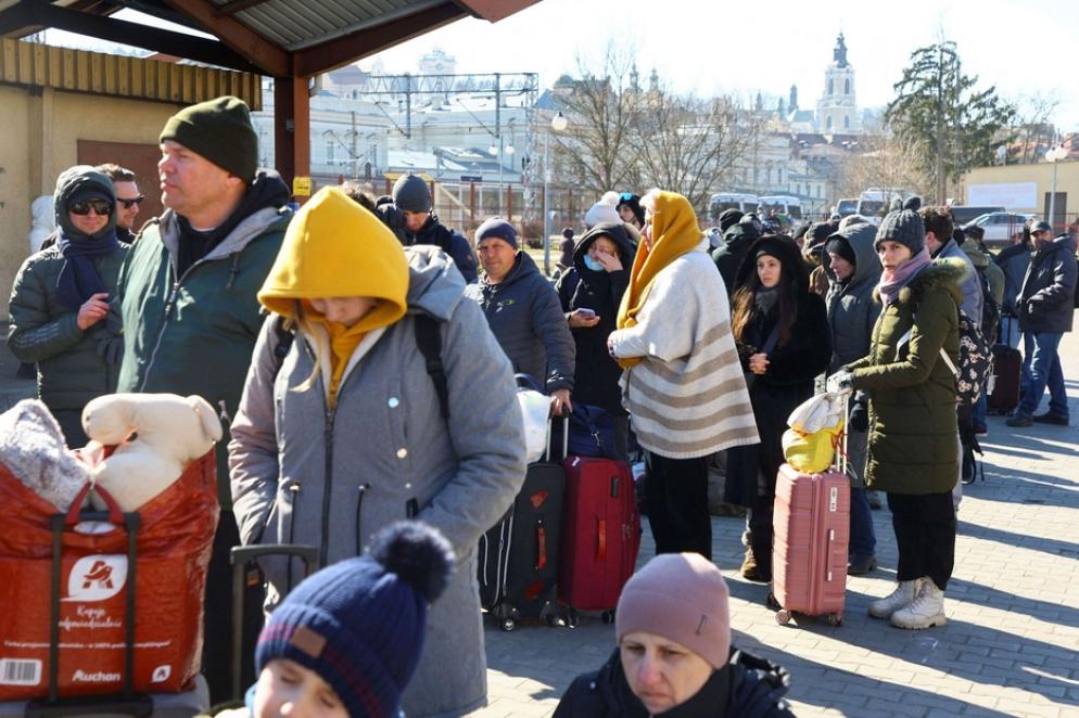 I profughi della guerra lungo le strade di Leopoli - Reuters
