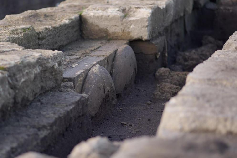 Un particolare di uno dei due templi dorici scoperti nell'antica città della Magna Grecia Poseidona, ribattezzata in epoca romana Paestum - Ansa/Ministero della cultura
