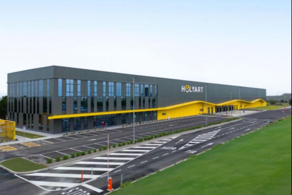 Lo stabilimento di Holyart a Reggio Emilia - -