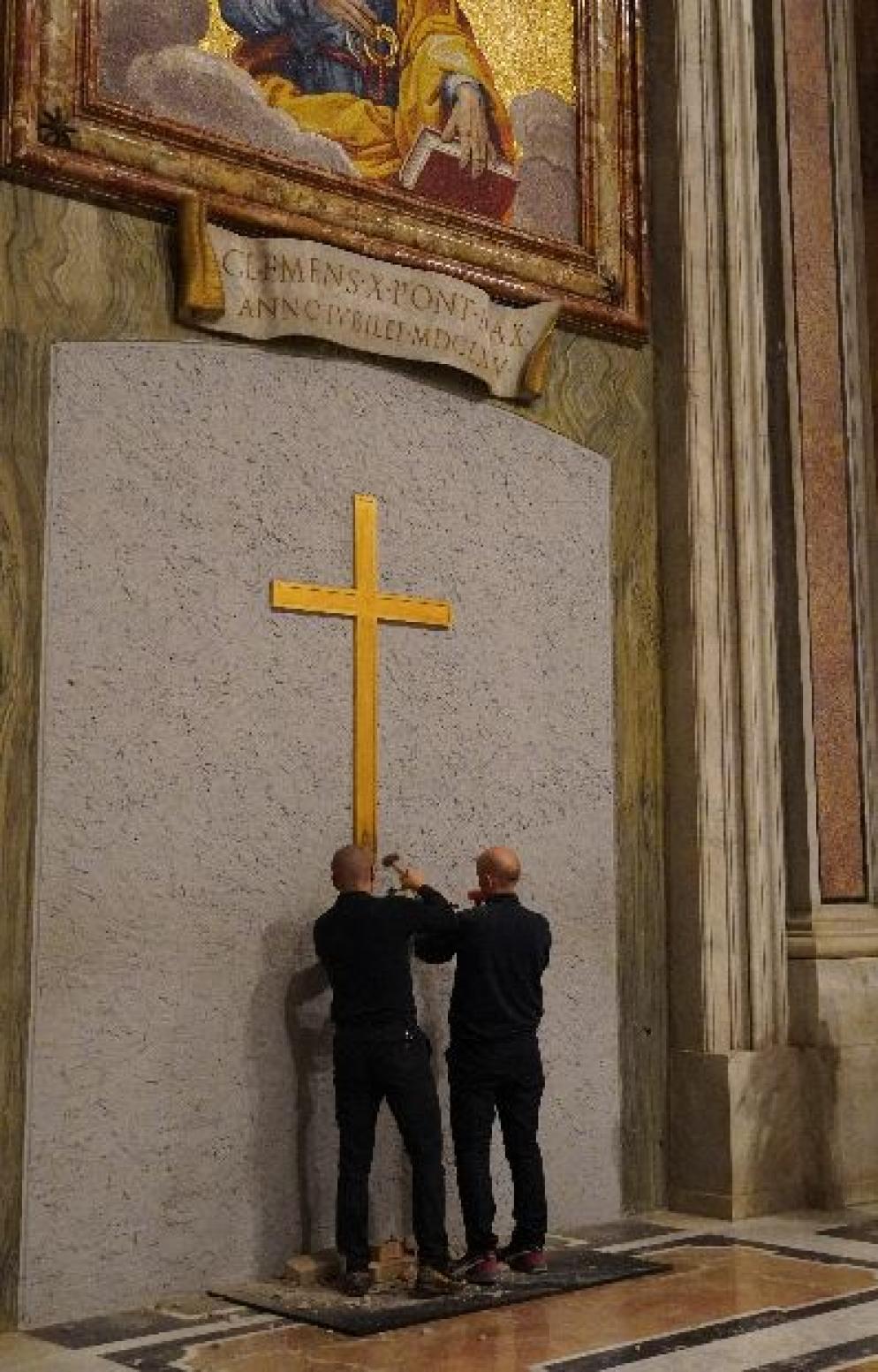 La ricognizione della Porta Santa della Basilica di San Pietro in vista del Giubileo 2025 - Palmucci