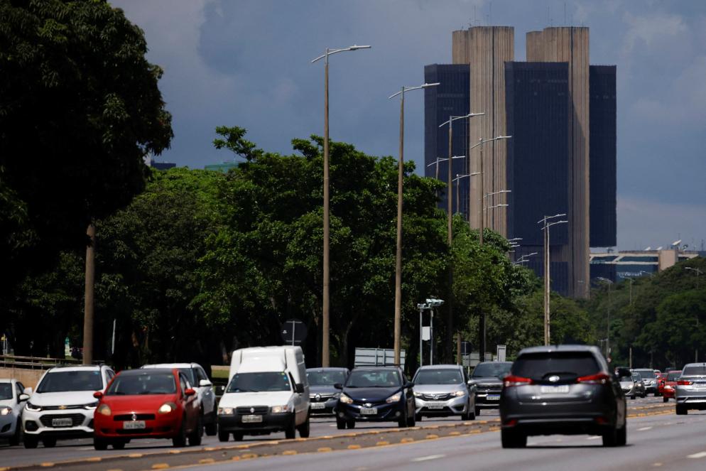 La strada che porta alla Banca centrale brasiliana, a Brasilia - Reuters