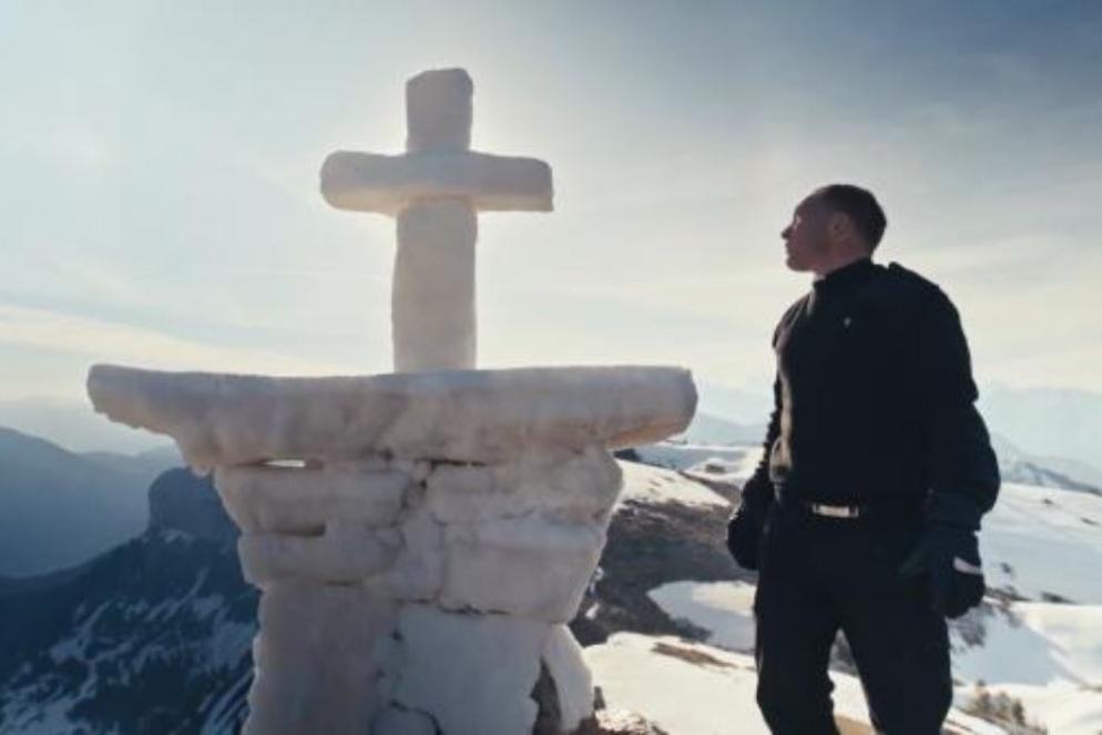 Un'altro dei cinque sacerdoti protagonisti del docufilm - Frame dal docufilm