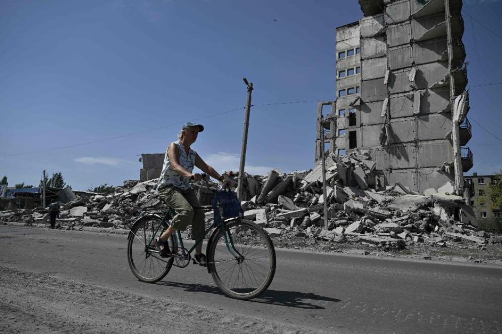 La distruzione nella città di Myrnohrad, la città della regione di Donetsk assediata dai russi - Ansa