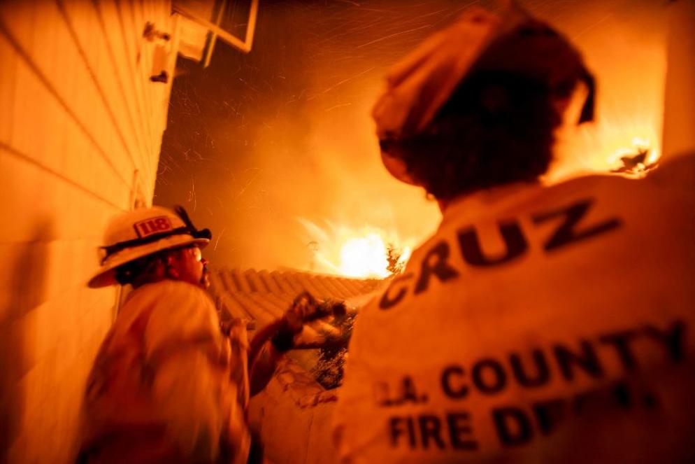 Sono migliaia i vigili del fuoco mobilitati per contenere le fiamme - REUTERS