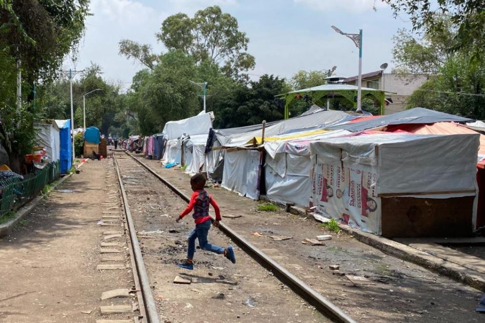 Uno degli accampamenti delle persone migranti a Città del Messico - Avvenire, Chiara Vitali