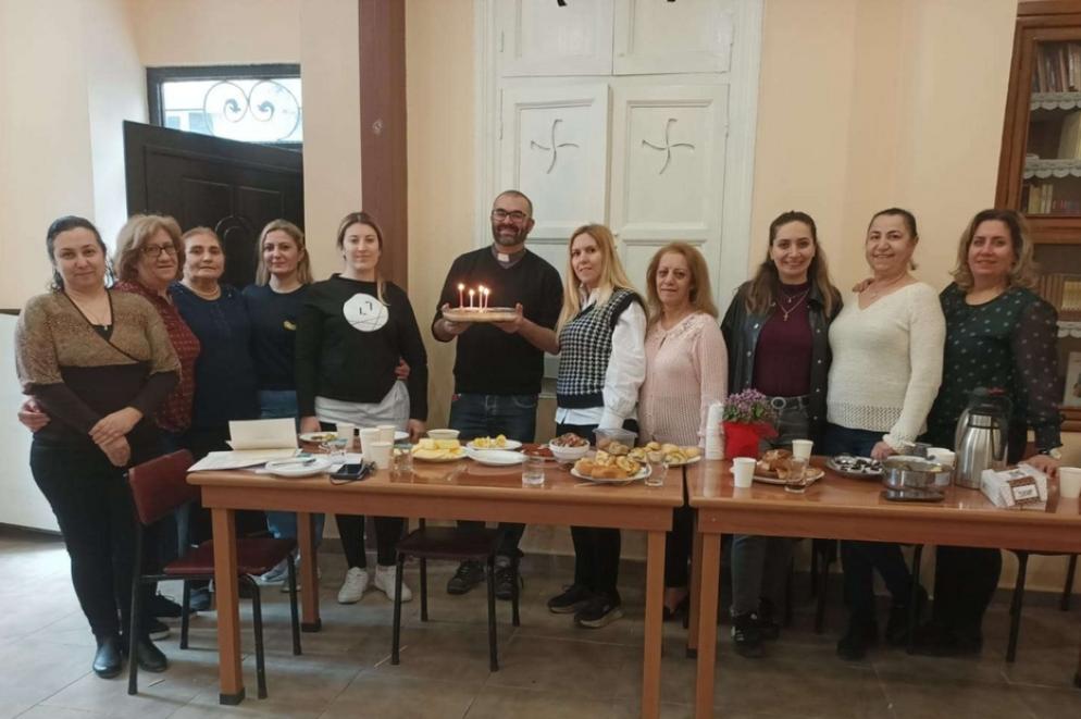 Un momento conviviale e informale a Istanbul di Luca Refatti con i suoi parrocchiani - Collaboratori