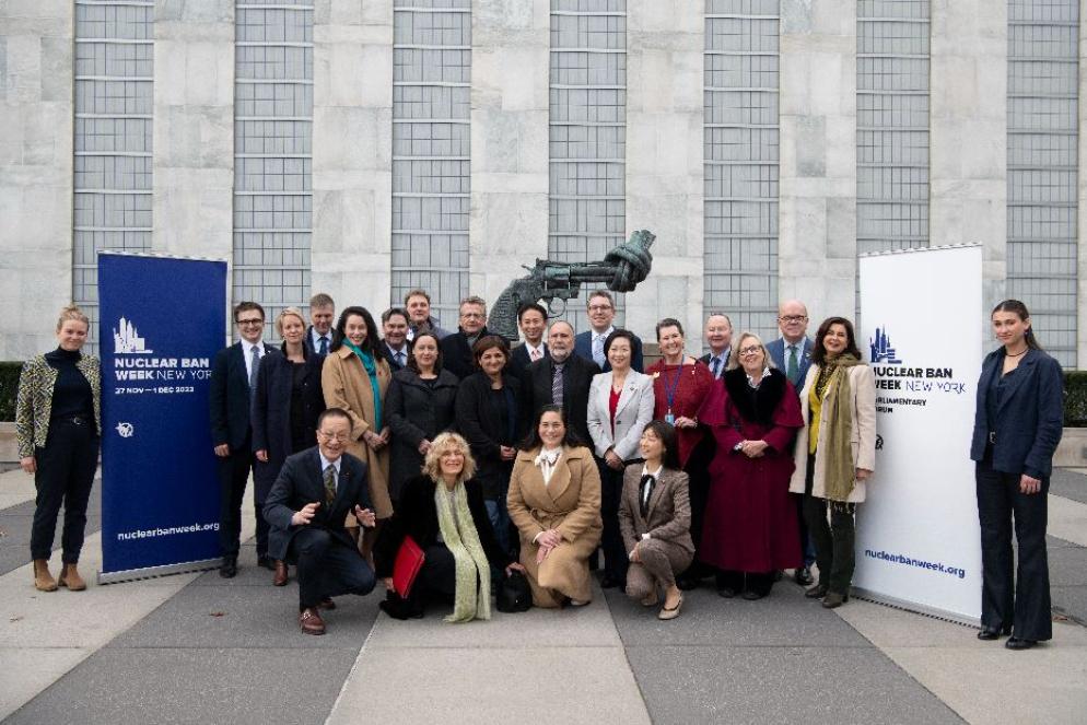 Il gruppo internazionale dei parlamentari - Campagna ICAN - Darren Ornitz Studio
