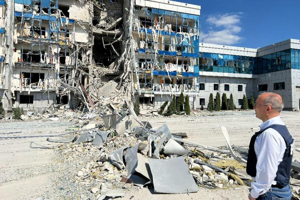 A Kharkiv la sede della ong svizzera Fsd, impegnata nello sminamento, devastata da un missile russo - Avvenire