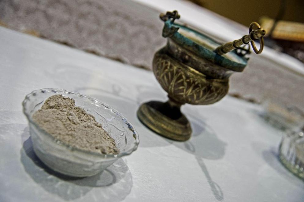Le ceneri per l'inizio della Quaresima e l'acqua benedetta - Agenzia Romano Siciliani