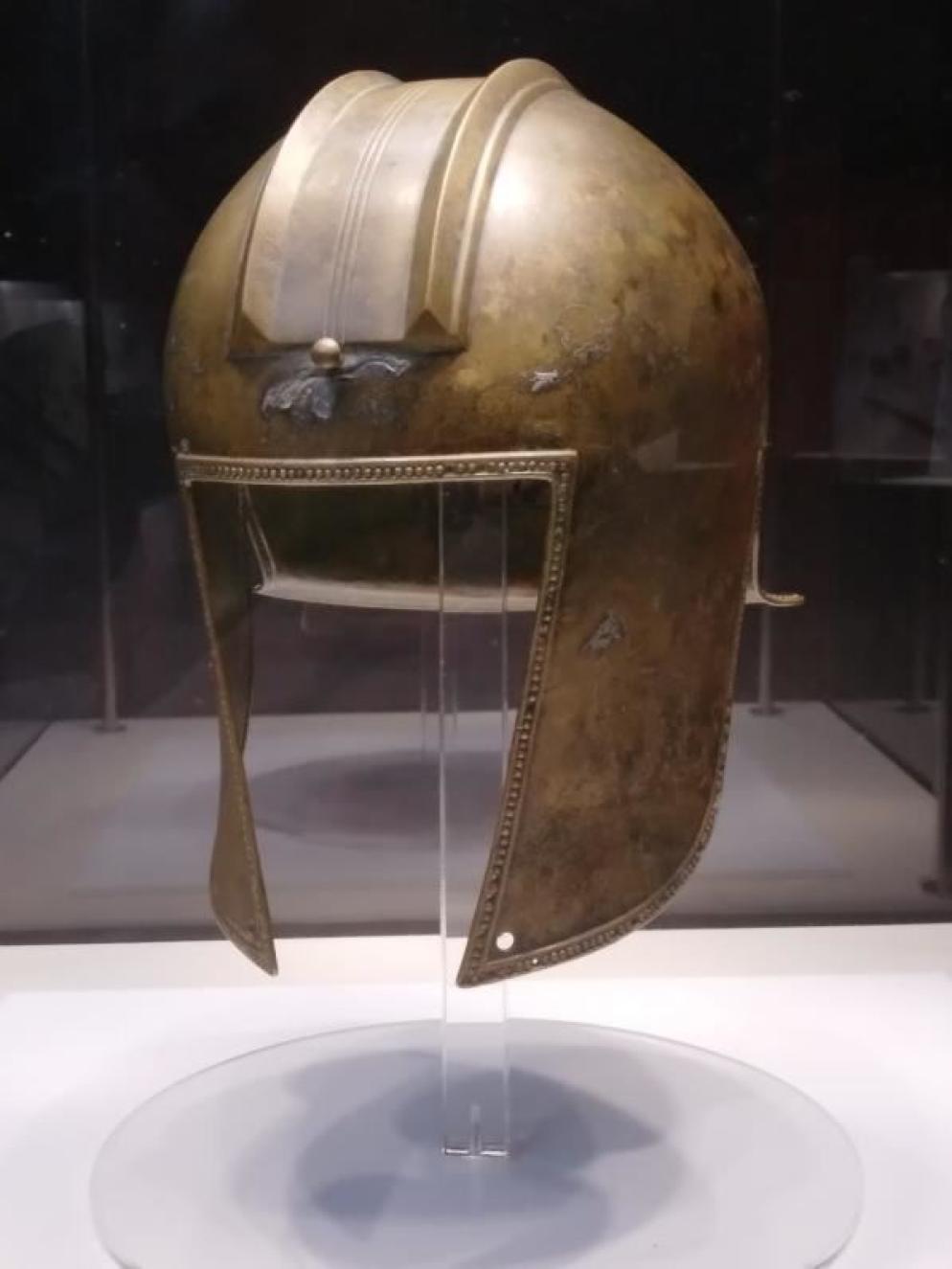 Elmo da Timish, bronzo con inserti d’argento (IV secolo a.C.) - Bucarest, Muzeul Național de Istorie a României