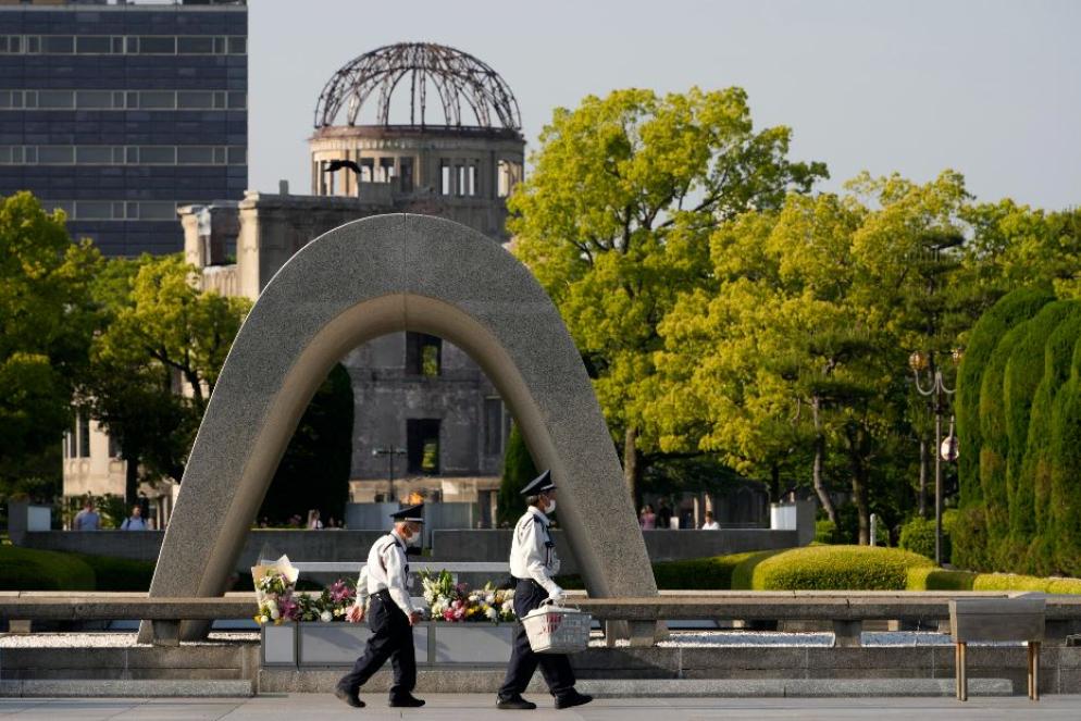 Il memoriale della pace a Hiroshima in Giappone. Sullo sfondo la cupola della bomba atomica - Ansa
