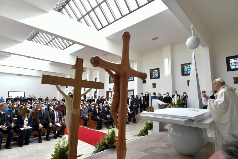 Il Papa nel carcere di Civitavecchia - Ansa / Vatican Media