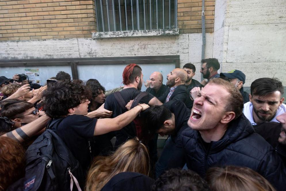 Momenti di tensione alla Sapienza dopo la decisione del Senato accademico - Ansa