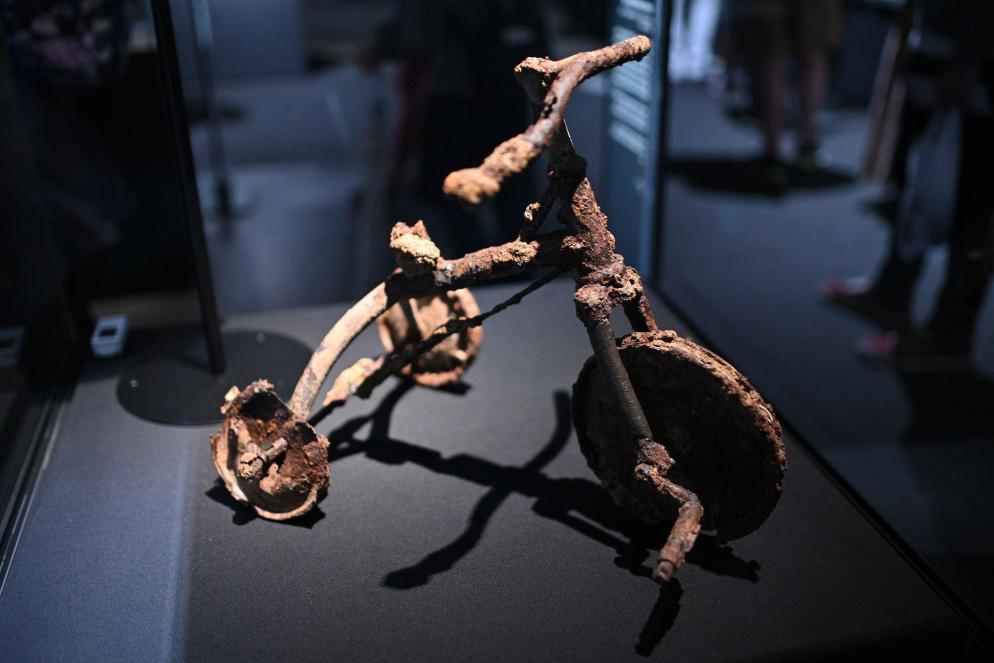 Museo di Hiroshima, i resti del triciclo di un bambino - foto Ican