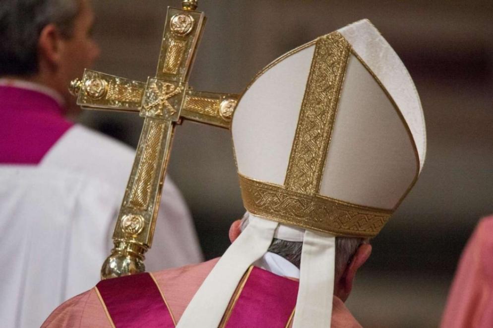 Papa Francesco con la casula rosa durante il tempo di Avvento - Ansa