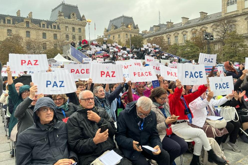 Davanti al cantiere della Cattedrale di Notre-Dame la conclusione dell'incontro internazionale per la pace promosso a Parigi dalla Comunità di Sant'Egidio - Gambassi