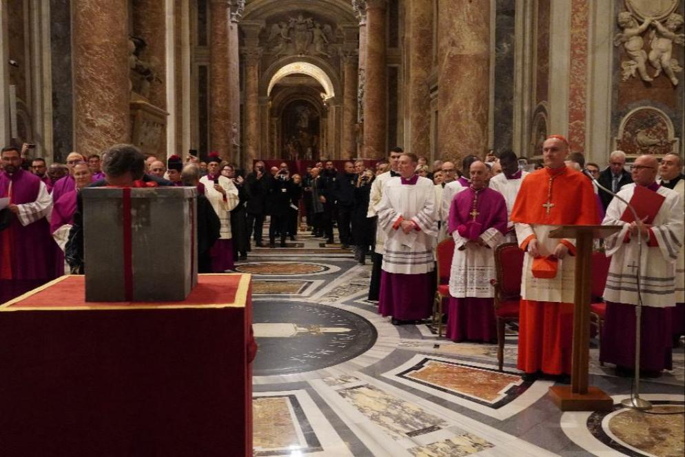 La ricognizione della Porta Santa della Basilica di San Pietro in vista del Giubileo 2025 - Palmucci