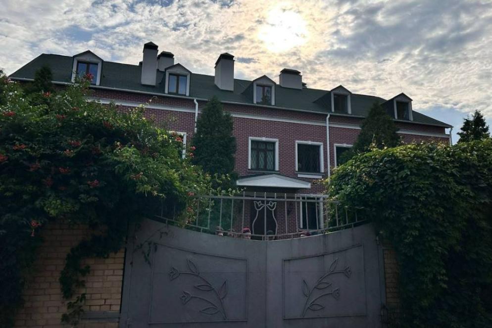 La polizia nella residenza del metropolita Onufrij per far mettere i sigillare all'edificio - UOC-MP