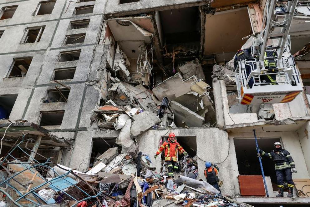 Il condominio di Kharkiv bombardato dai russi nella notte dove sono morti due ragazzini - Reuters