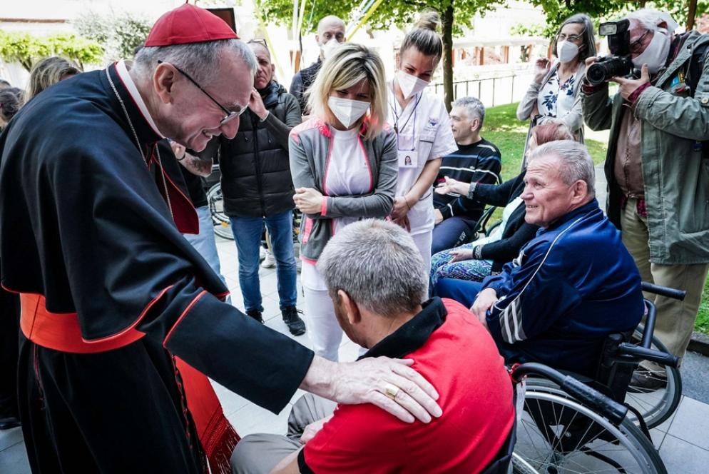 Il cardinale Parolin al Cottolengo di Torino - Ansa / Tino Romano