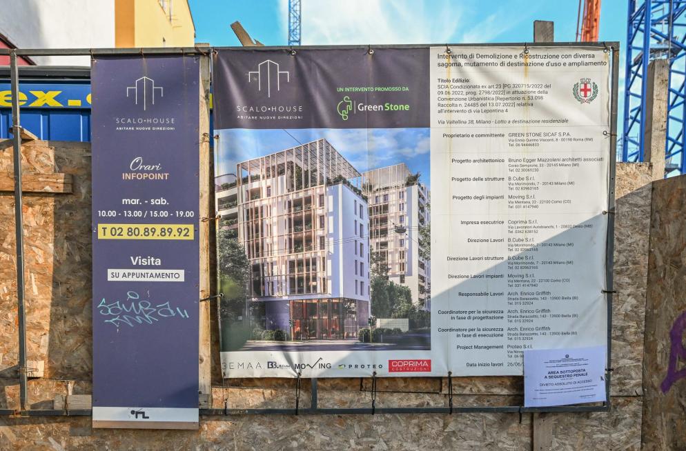 In via Valtellina uno dei cantieri fermati dalla Guardia di Finanza - Ansa