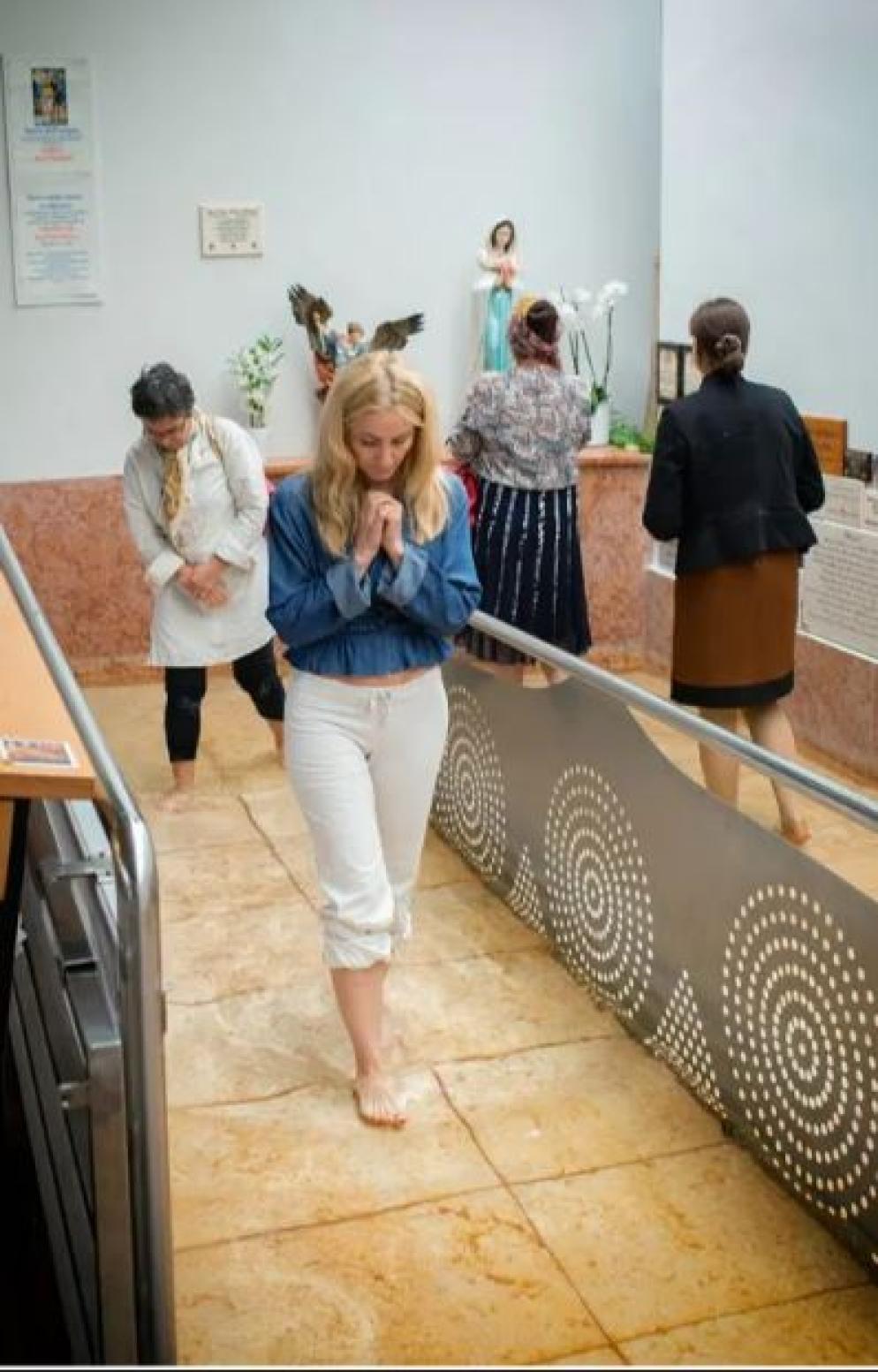 La vasca nel santuario di Maria Rosa Mistica-Madre della Chiesa a Fontanelle di Montichiari nella diocesi di Brescia - Sito del santuario