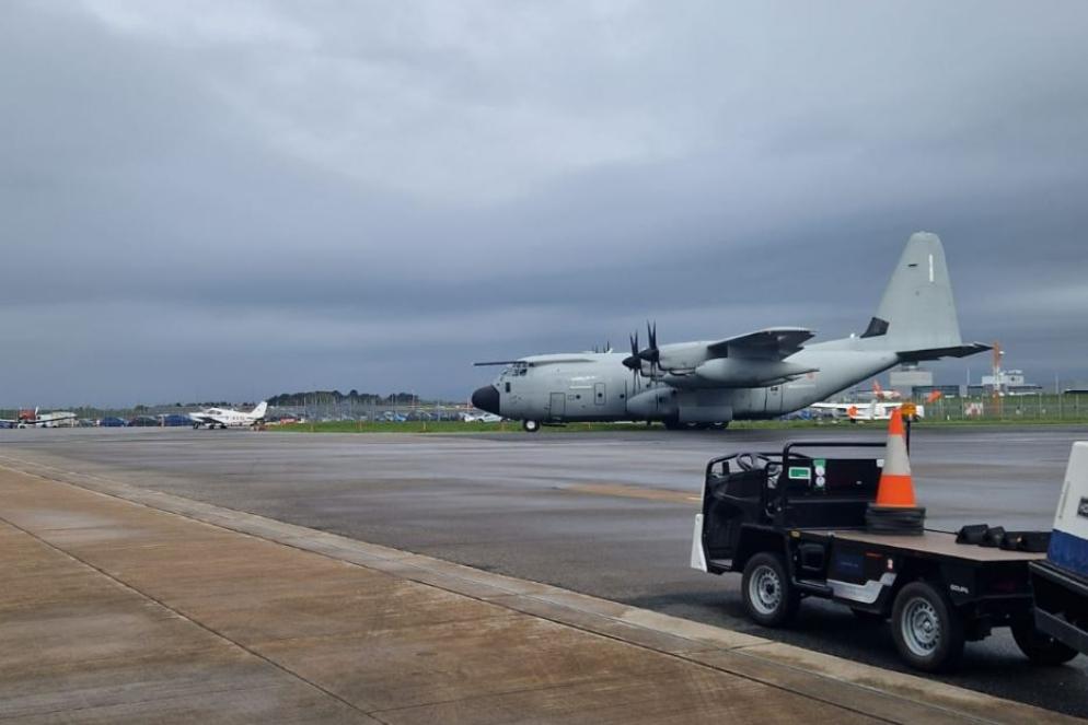 L'aero militare italiano in partenza dall'Inghilterra - -