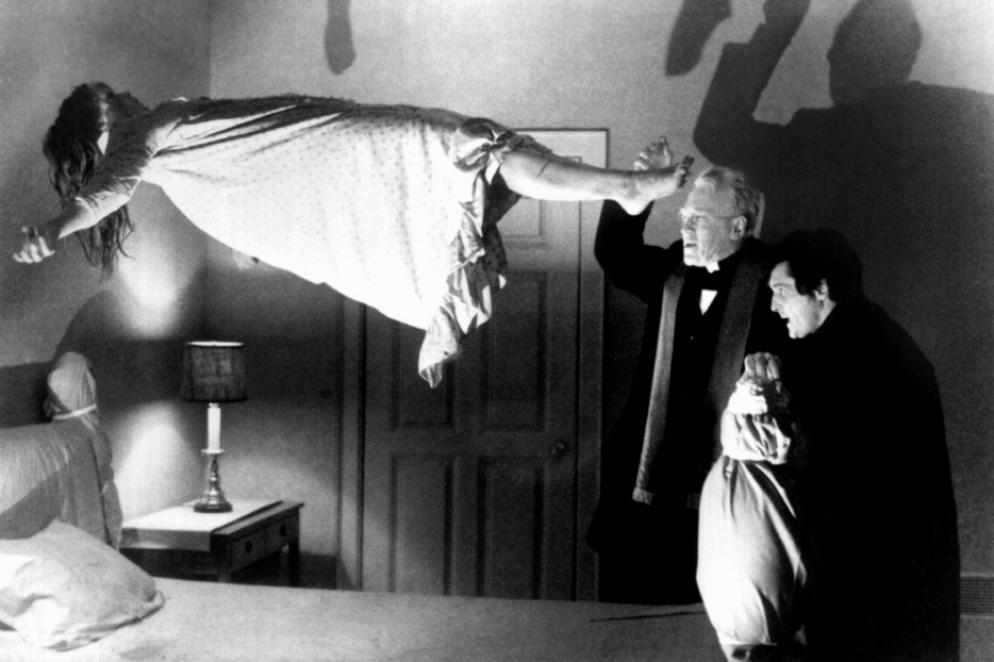 Una scena del celebre film "L'esorcista" di William Friedkin
