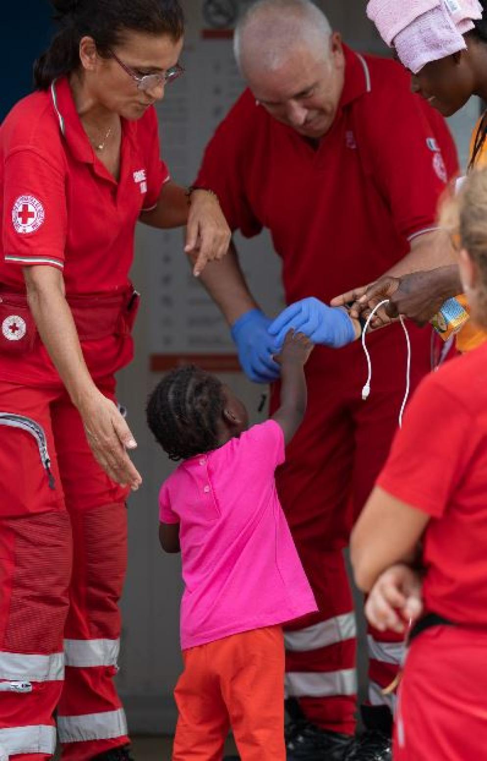 Operatori di Croce Rossa Italiana a Lampedusa