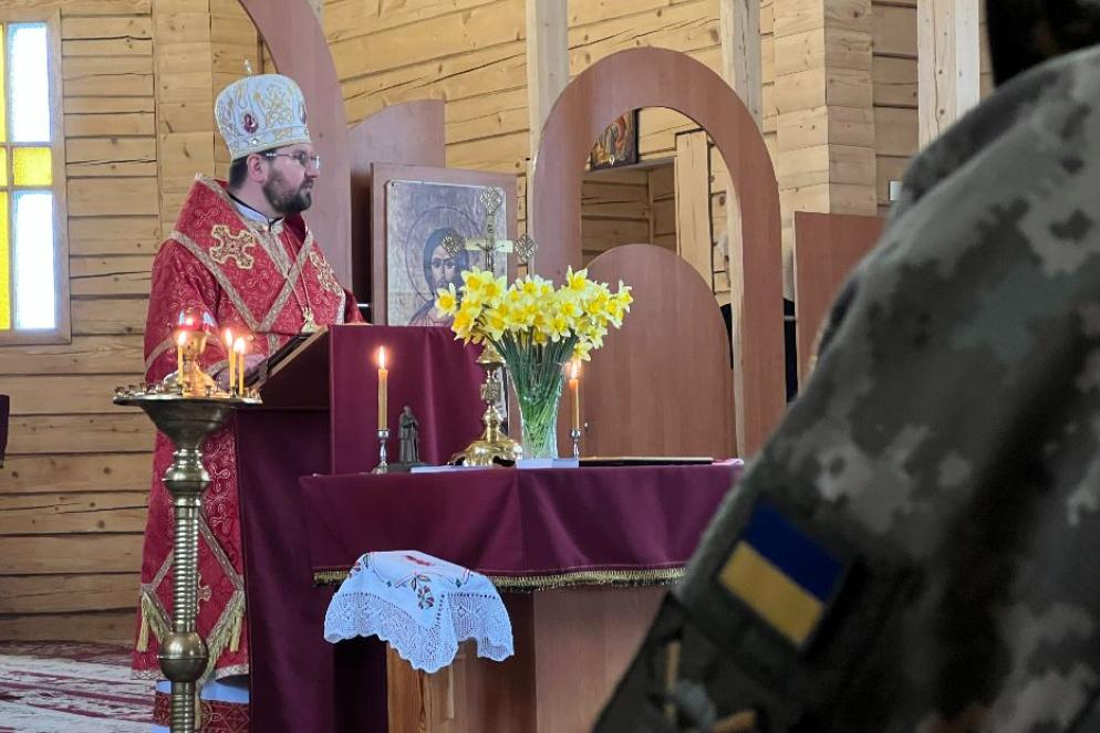 Il vescovo Maksym Ryabukha nella parrocchia greco-cattolica di Kramatorsk - Gambassi