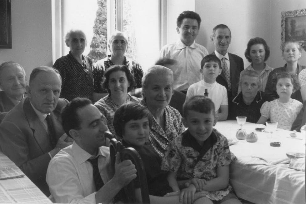 Una foto in bianco e nero di famiglia negli anni Cinquanta - Porro S.p.A.