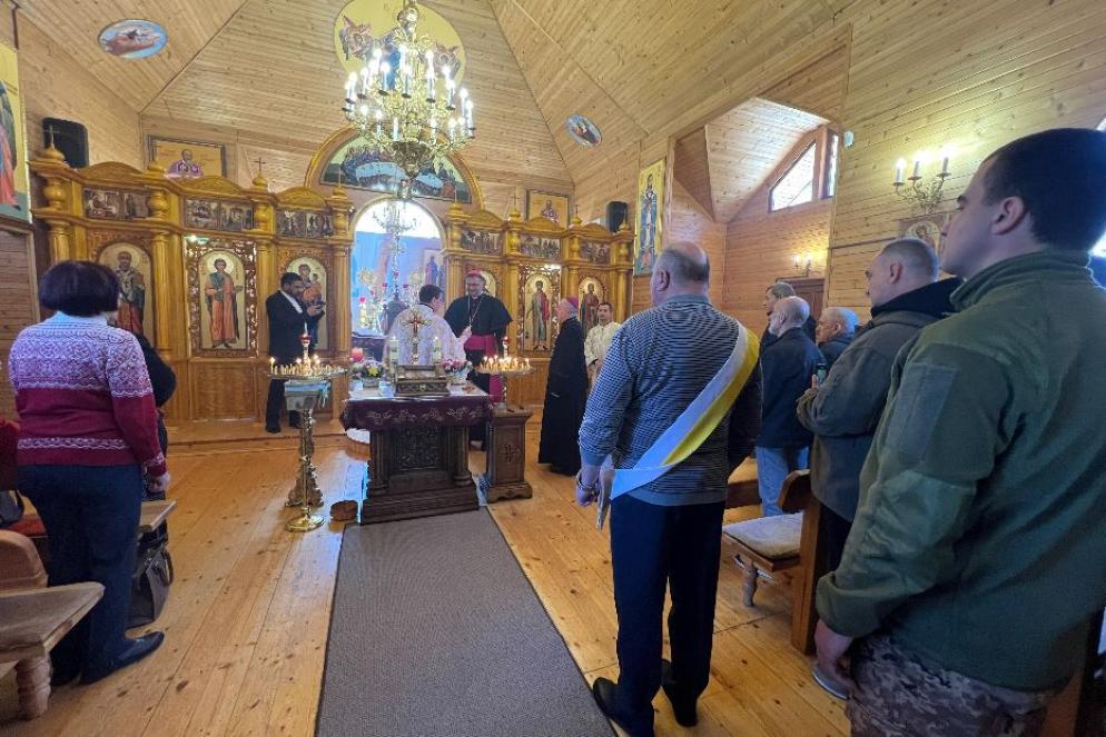 La visita del nunzio alla comunità greco-cattolica di Zaporizhzhia - Gambassi