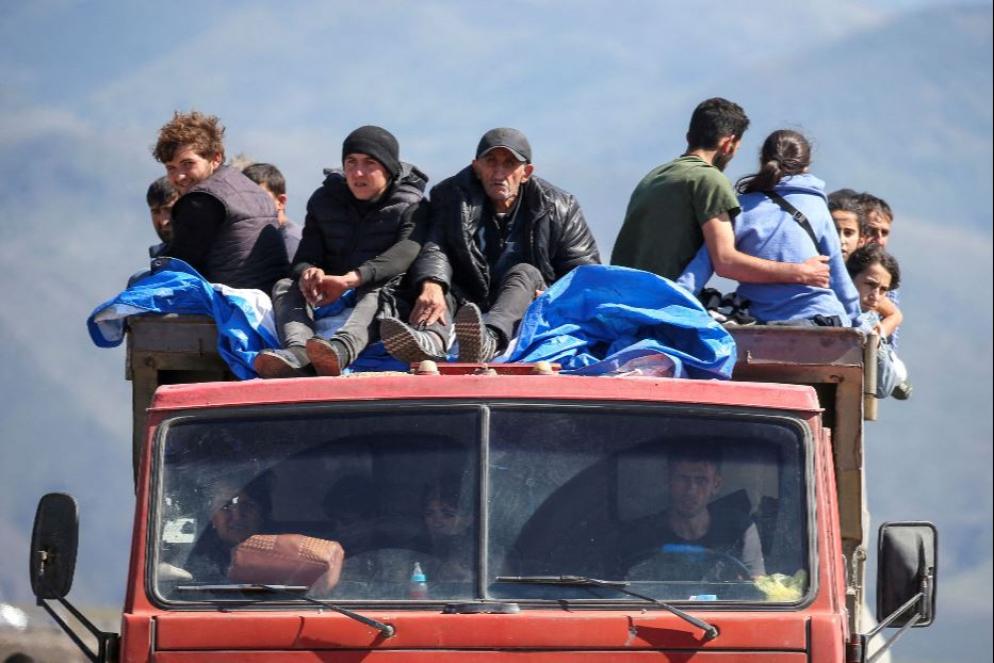 Profughi del Nagorno-Karabakh arrivano al villaggio di Kornidzor appena oltre il confine armeno - Reuters