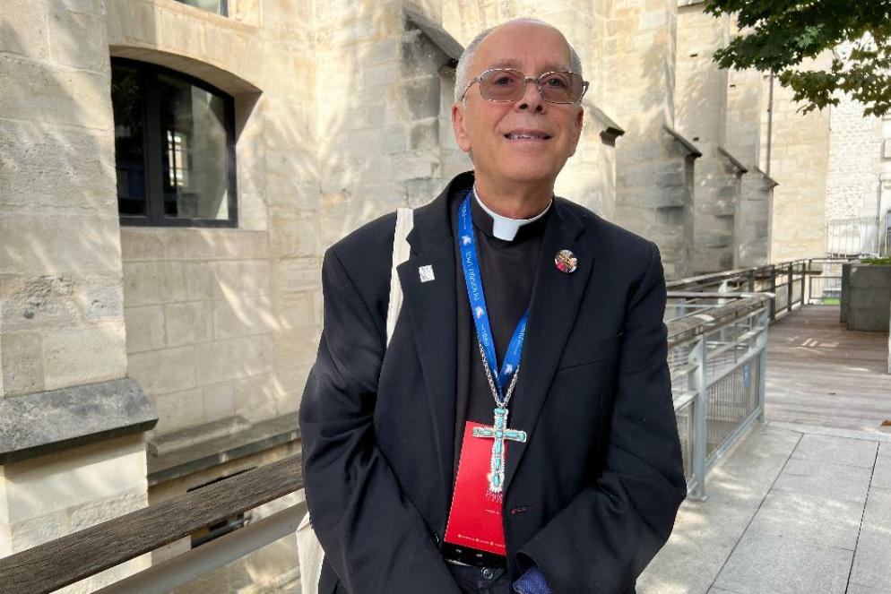 Il vescovo statunitense di El Paso, Mark Joseph Seitz, all'incontro per la pace di Sant'Egidio a Parigi - Gambassi