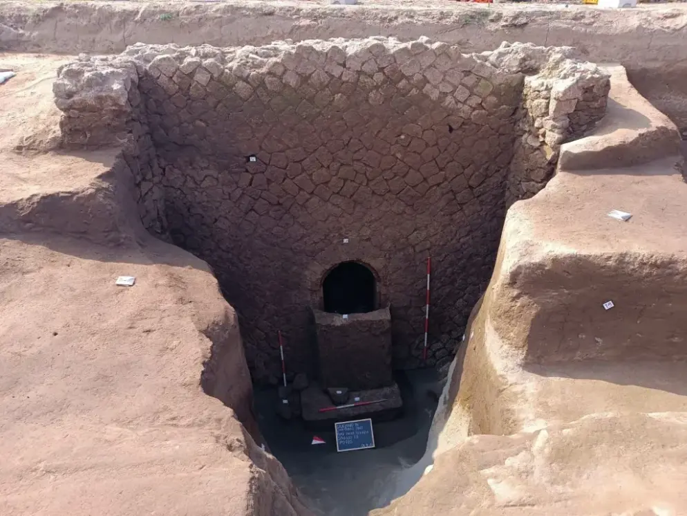 L'ingresso della camera sepolcrale - Soprintendenza Archeologia Belle Arti e Paesaggio per l’Area Metropolitana di Napoli