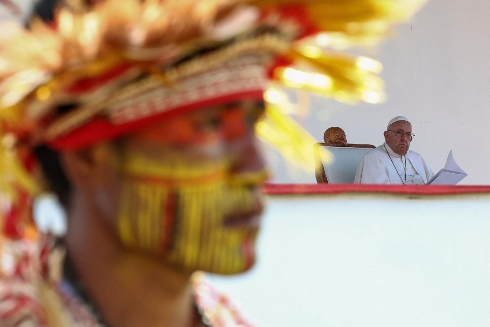 Il Papa durante l'incontro con i giovani a Port Moresby - REUTERS