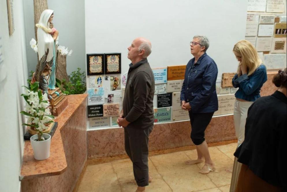 La vasca nel santuario di Maria Rosa Mistica-Madre della Chiesa a Fontanelle di Montichiari nella diocesi di Brescia - Sito del santuario