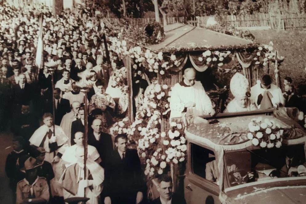 Olgiate accoglie l'urna col corpo di san Gerardo, nel 1946: da allora, non era più stata meta della "peregrinatio" delle spoglie del santo monzese - --