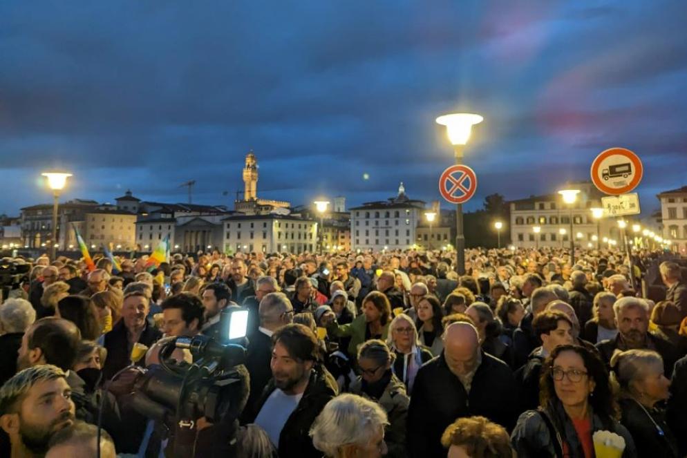 In migliaia alla fiaccolata per la pace a Firenze - Ansa