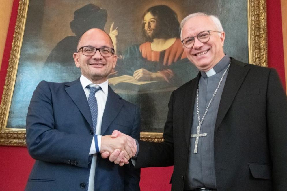 L'arcivescovo Baturi e il senatore Castelli - Foto Sir