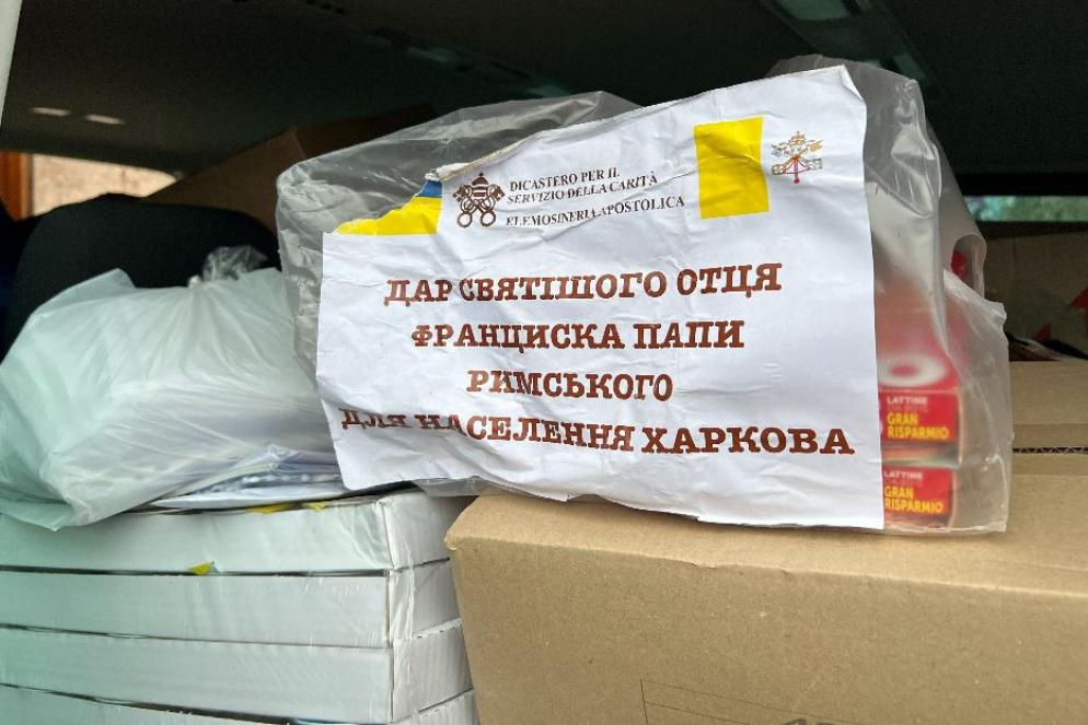 Gli aiuti umanitaria della "carità del Papa" nei villaggi lungo il fronte della regione di Kharkiv - Gambassi