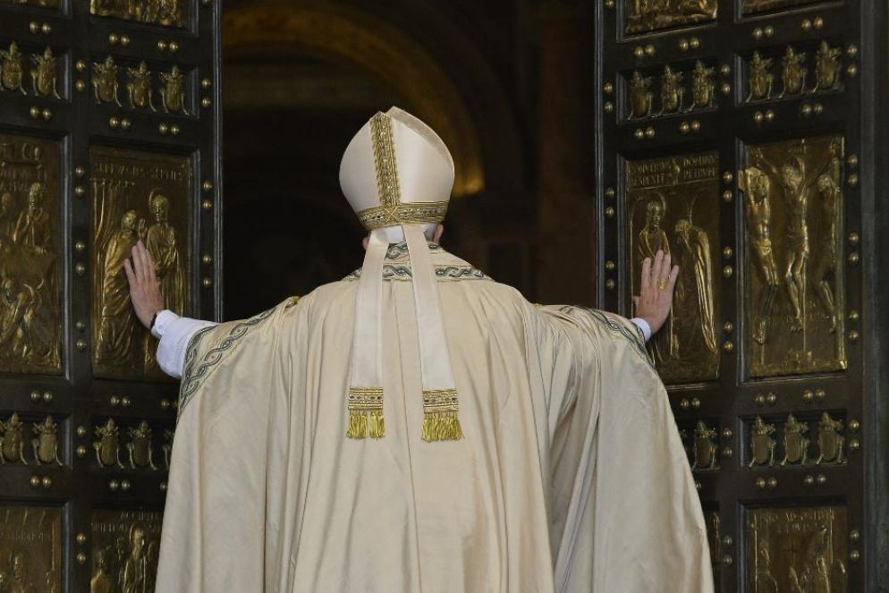 Papa Francesco all'apertura della Porta Santa l'8 dicembre del 2015 - Agenzia Romano Siciliani