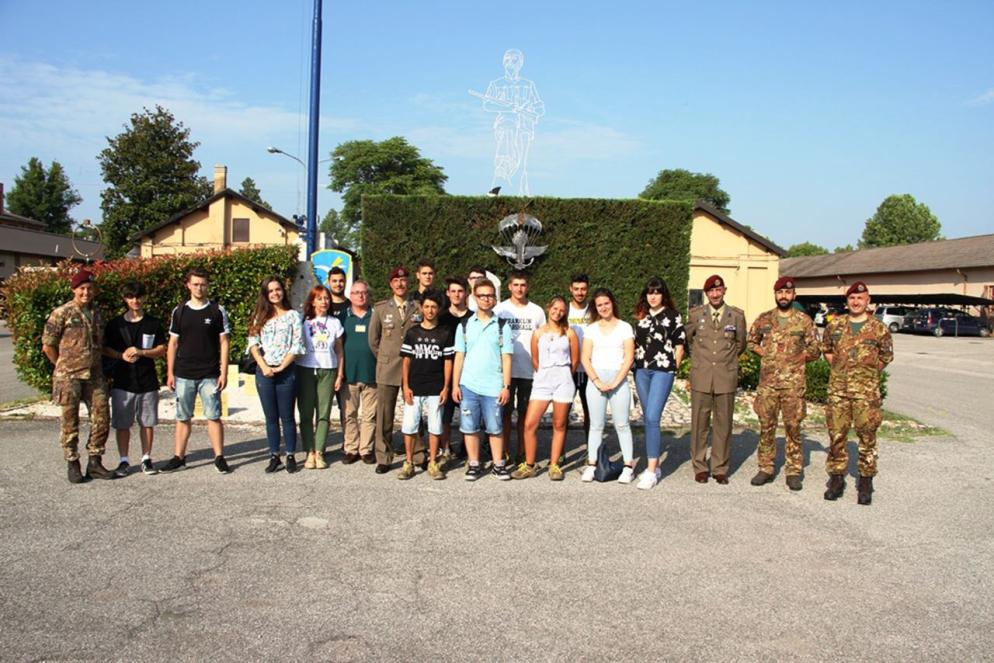 Luglio 2019, l'alternanza scuola lavoro degli studenti dell'Istituto professionale G.Medici di Legnago presso l'8° reggimento Guastatori paracadutisti - foto dal sito dell'Esercito