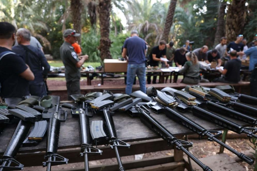 Distribuzione di armi in un kibbutz vicino al confine libanese - Ansa