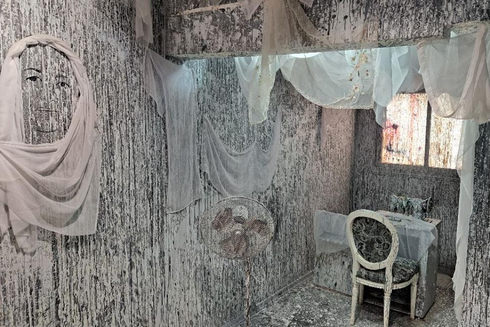 La stanza dove lavorava la madre, con il suo ritratto: è l'unico ambiente in bianco e nero - Brogi