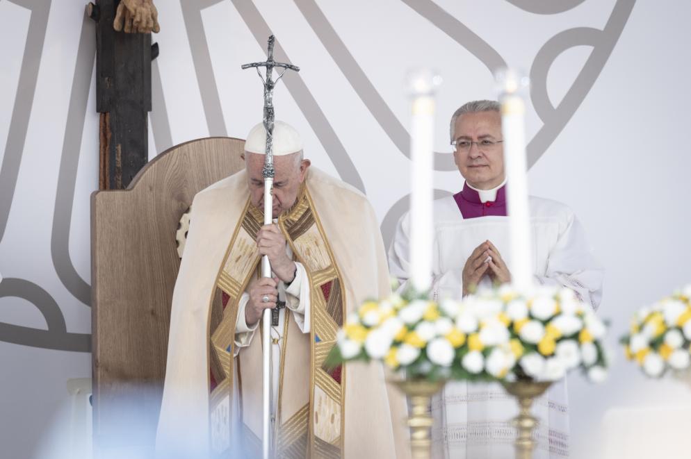 Il raccoglimento del Papa durante la Messa - Agenzia Romano Siciliani