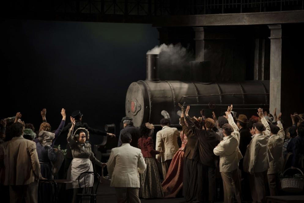 Il treno incriminato alla prima di «Manon Lescaut» a Genova - Lauricella/Teatro Carlo Felice di Genova