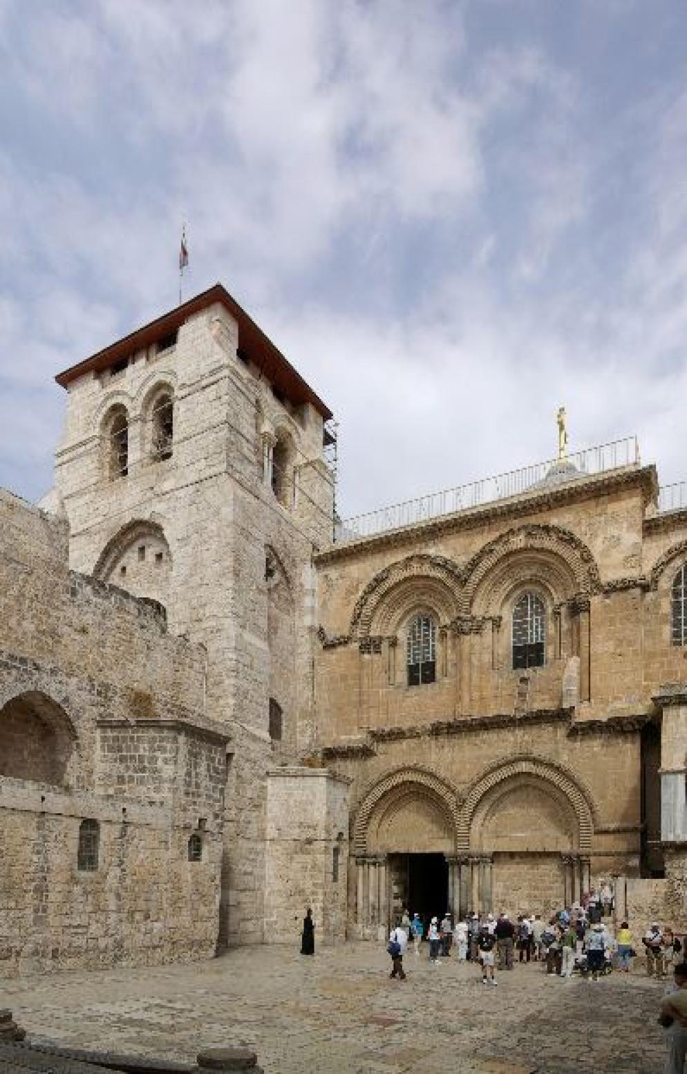 La facciata della Basilica del Santo Sepolcro a Gerusalemme - Wikpiedia