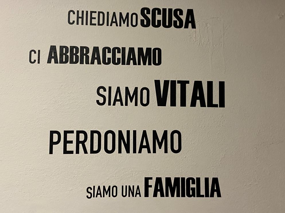 Il cartello con uno dei motti all'interno delle case di "Ciao" per madri detenute
